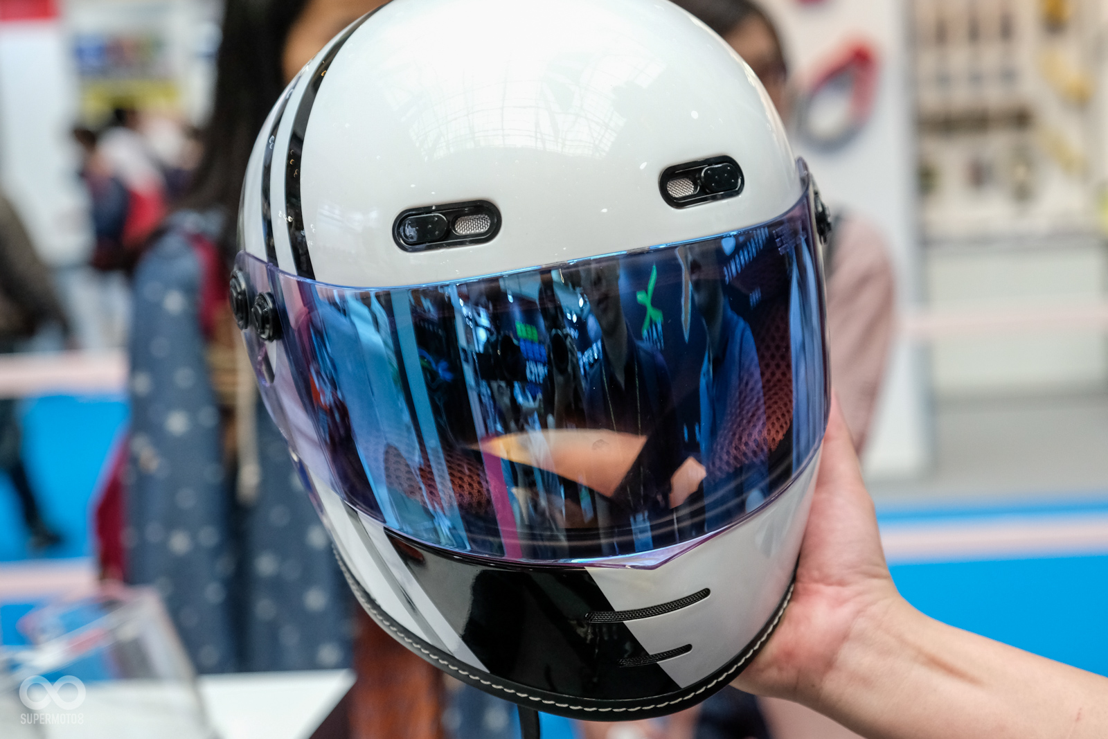 除了淺色的變色片之外,也提供電鍍片的款式