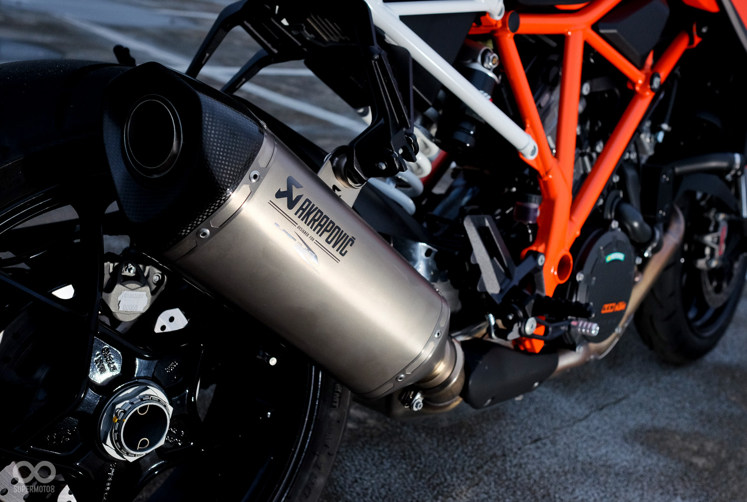 此車已換裝上原廠精品中可另行加購的蠍子專用尾段，低音沉穩 高音狂暴