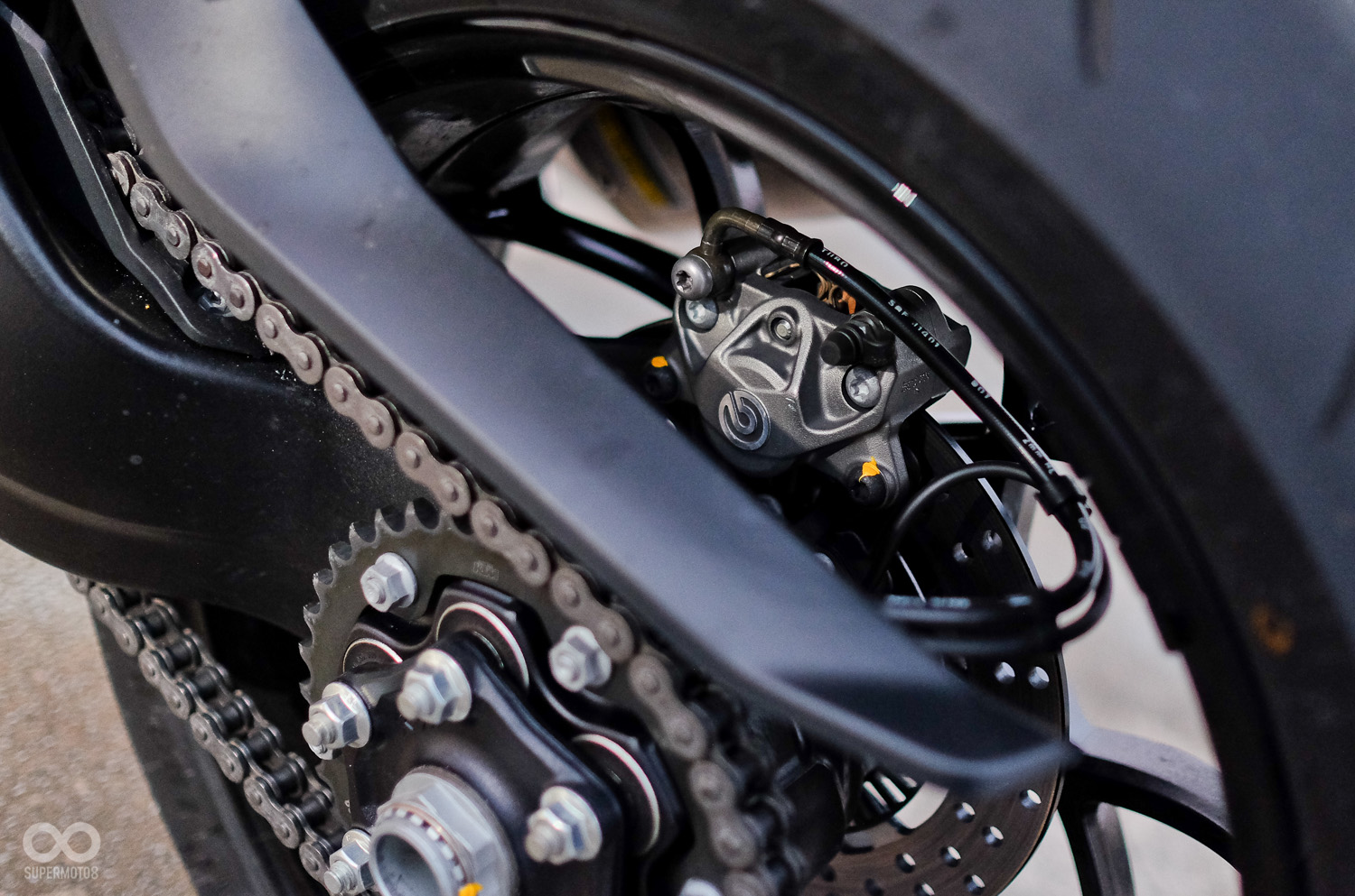 240mm單碟配Brembo雙活塞卡鉗