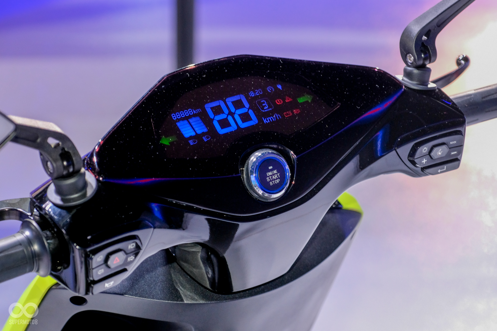 「i-ONE X」用上了與過去KYMCO Ionex車款都不同的儀表介面，未來的發展會如何相當令人好奇