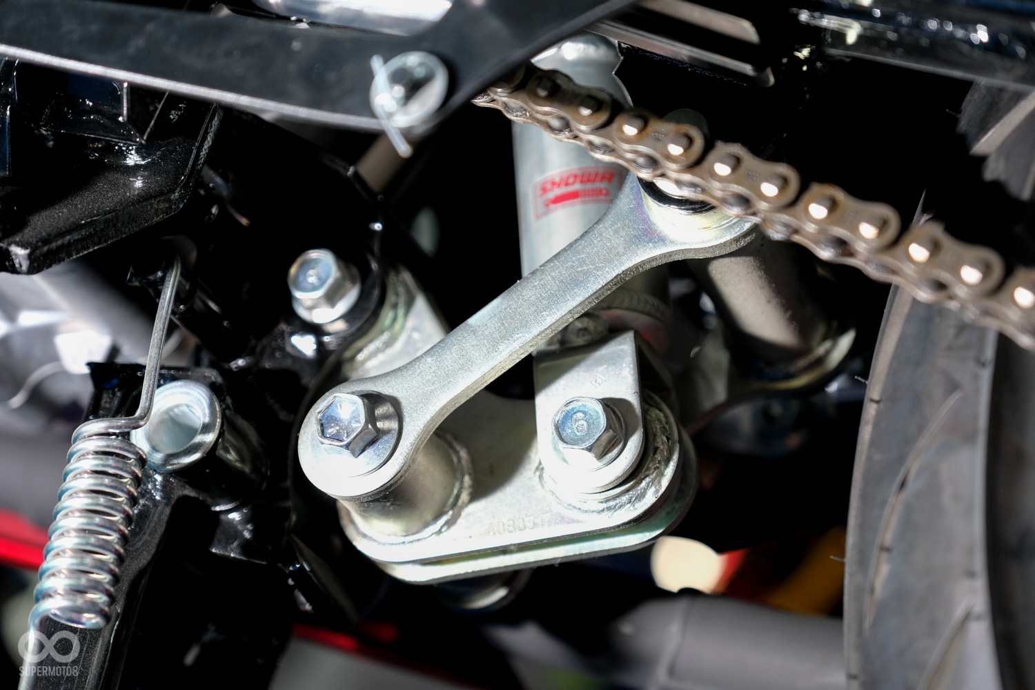 全車系標配中置多連桿後懸吊