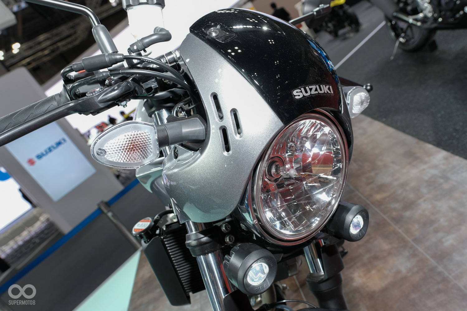 前端的子彈行頭罩，開宗明義的點出Cafe' Racer的經典元素