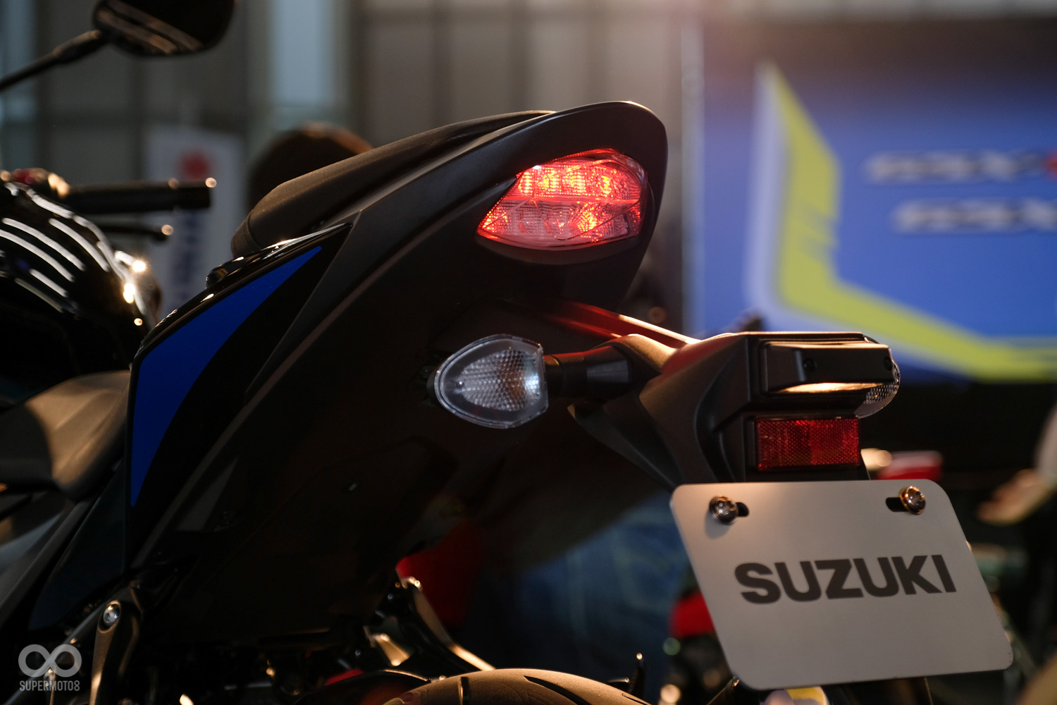 高亮度 LED 定位燈與尾燈