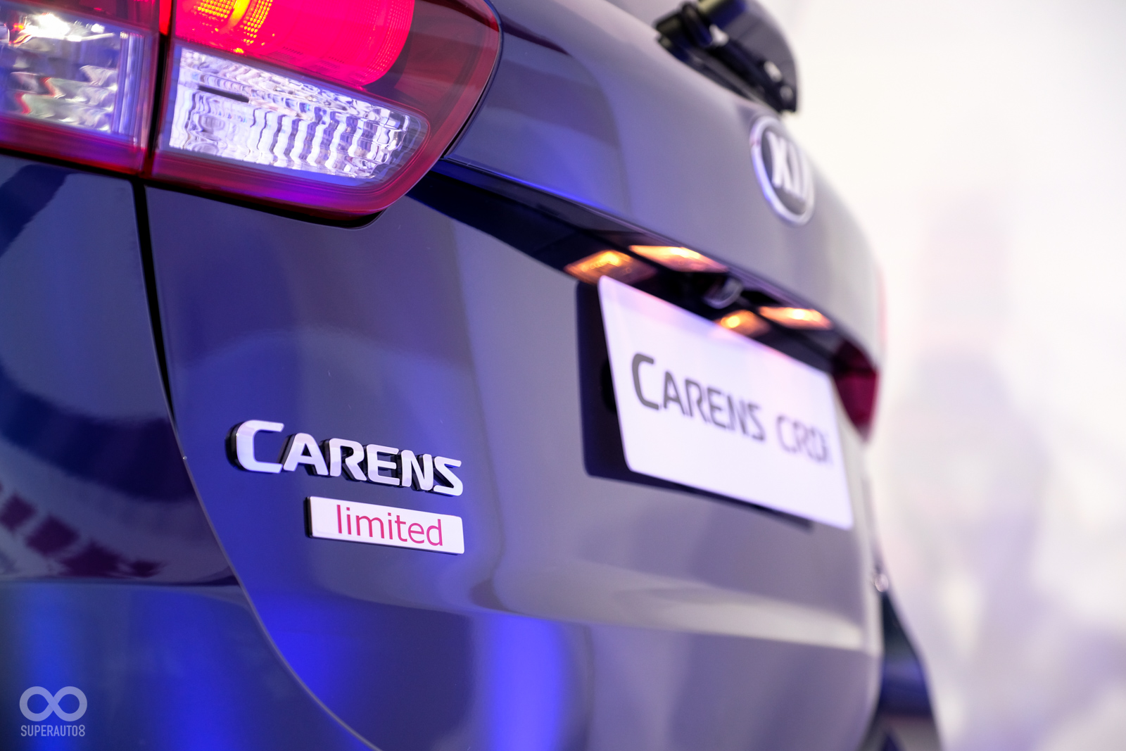 位於車尾的限量銘牌為Carens Go帥特仕款的專屬配件之一