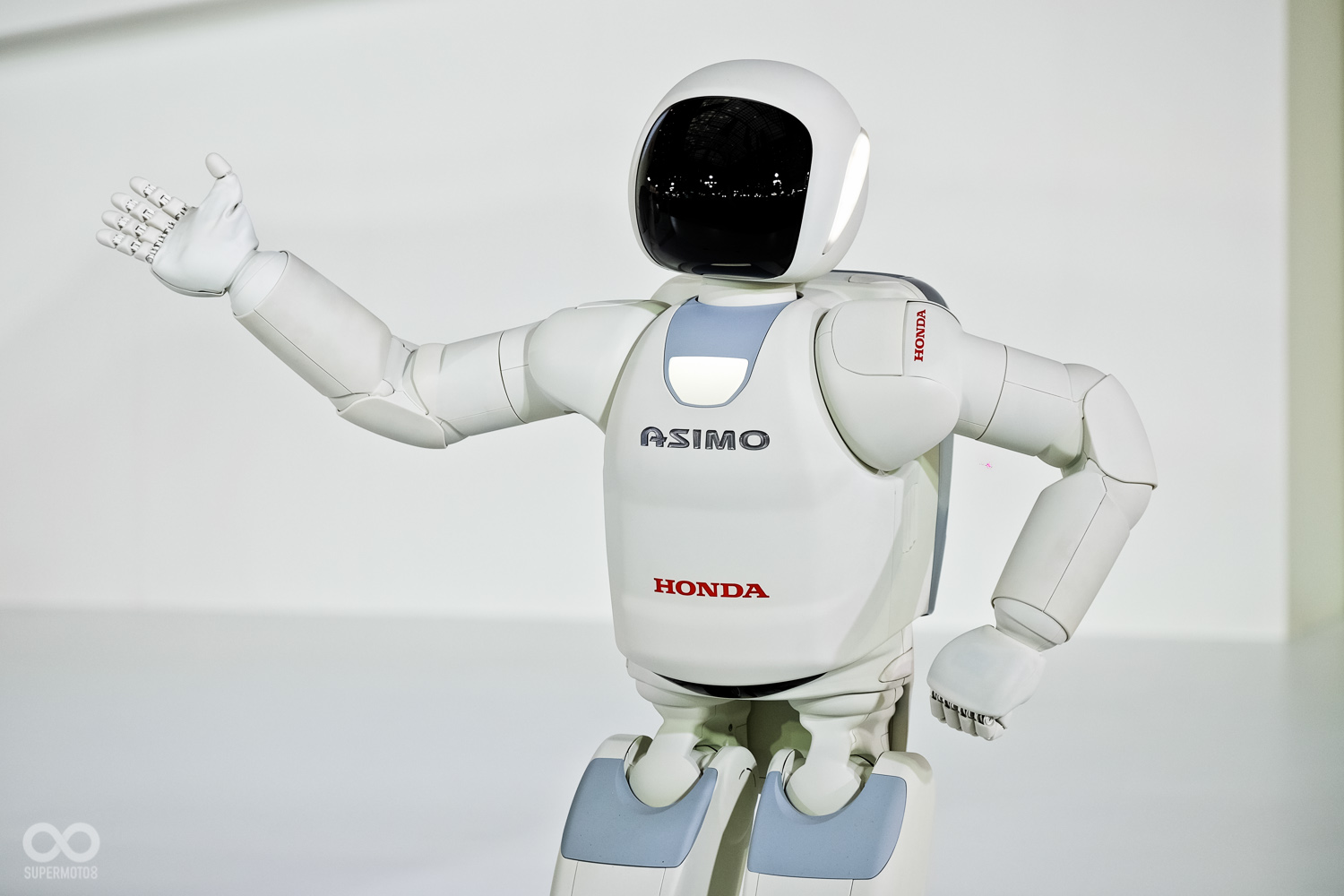 開場由最紅機器人ASIMO擔當主持