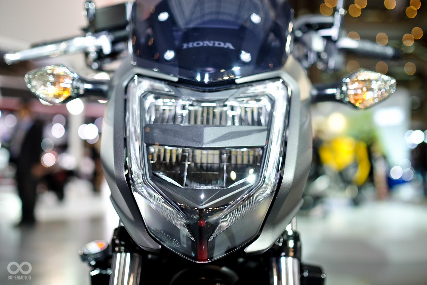 2016年款搭載LED頭燈