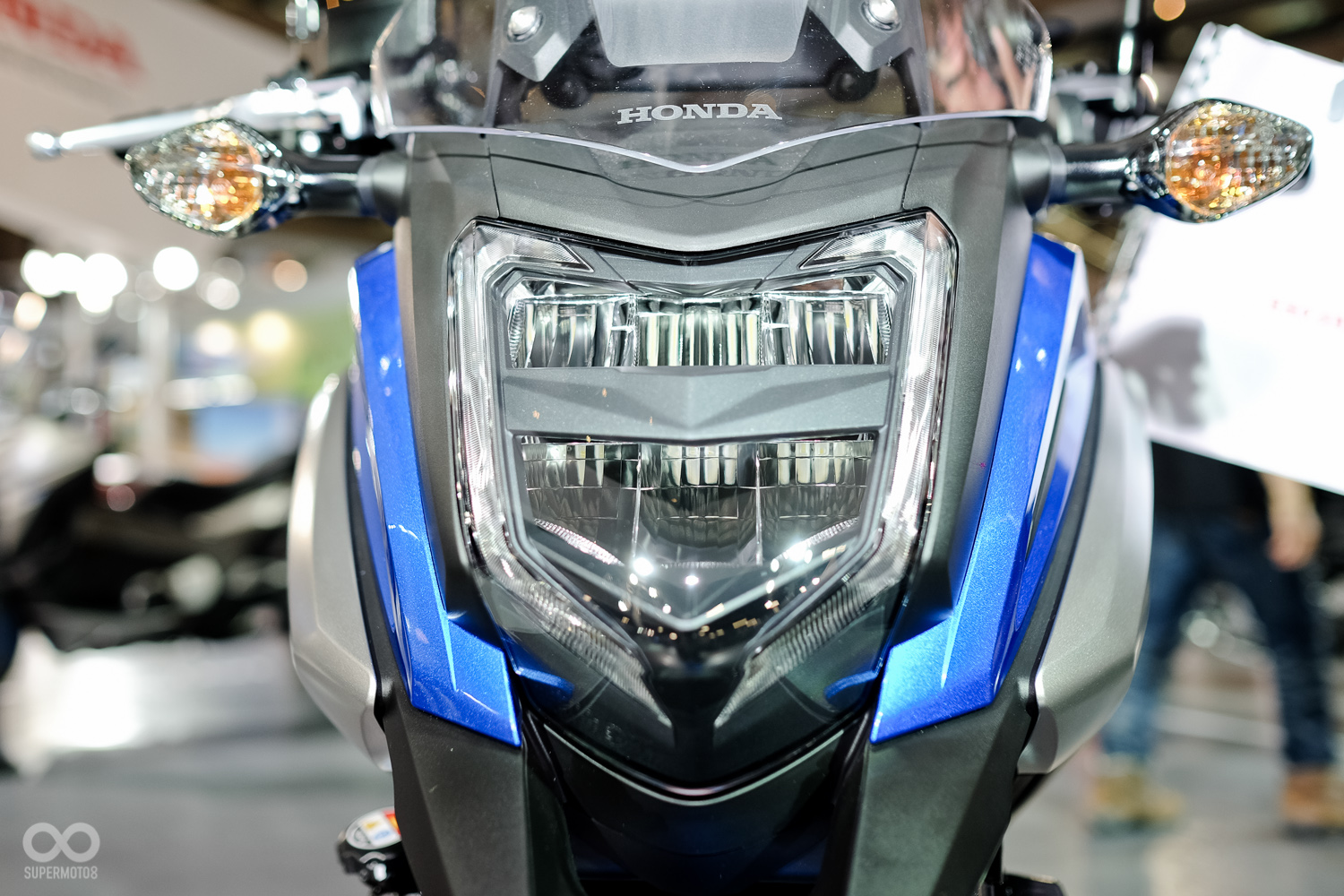 2016年款搭載LED頭燈