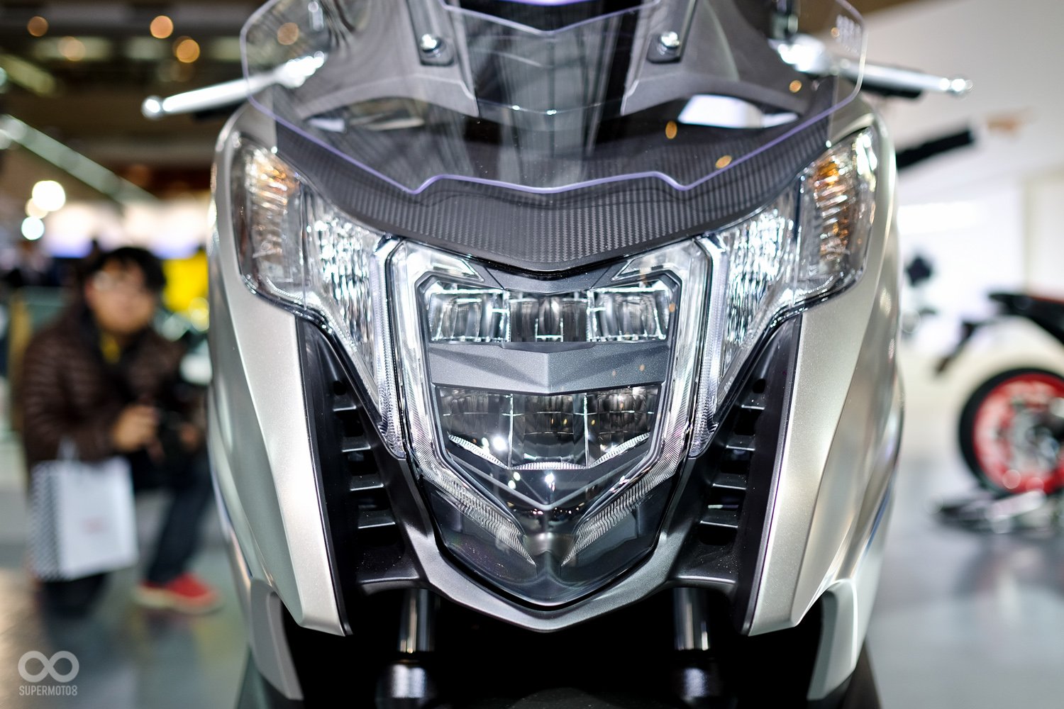 2016年款搭載LED頭燈