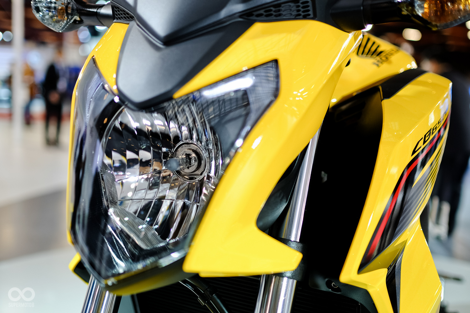 較為可惜的是大燈並未換上LED