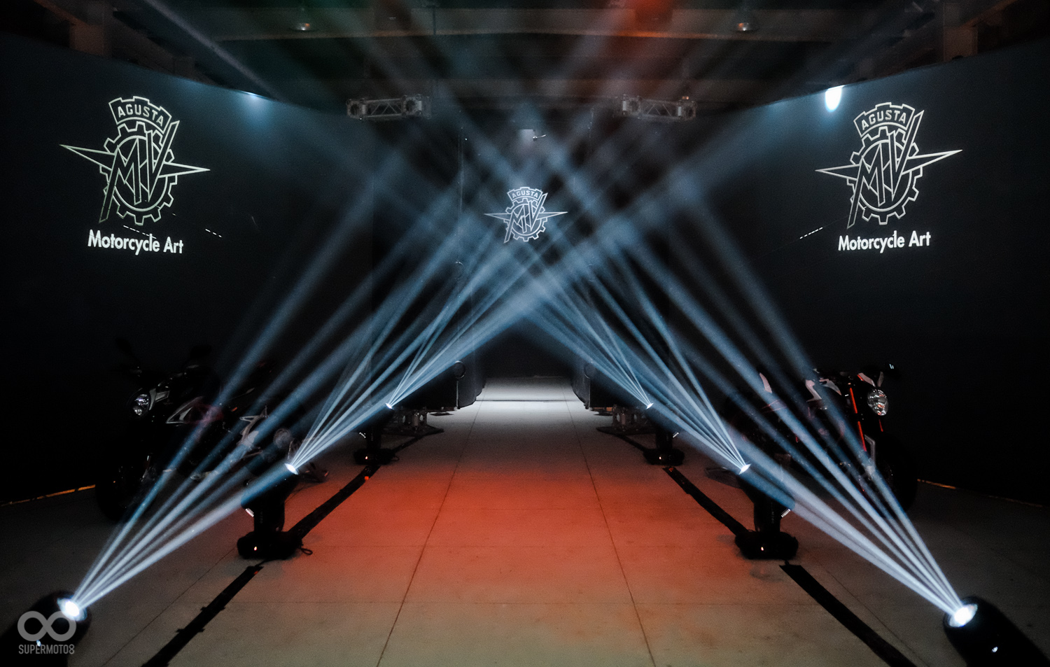 結合時尚品牌的發表會氛圍是今晚發表會的特色之一。