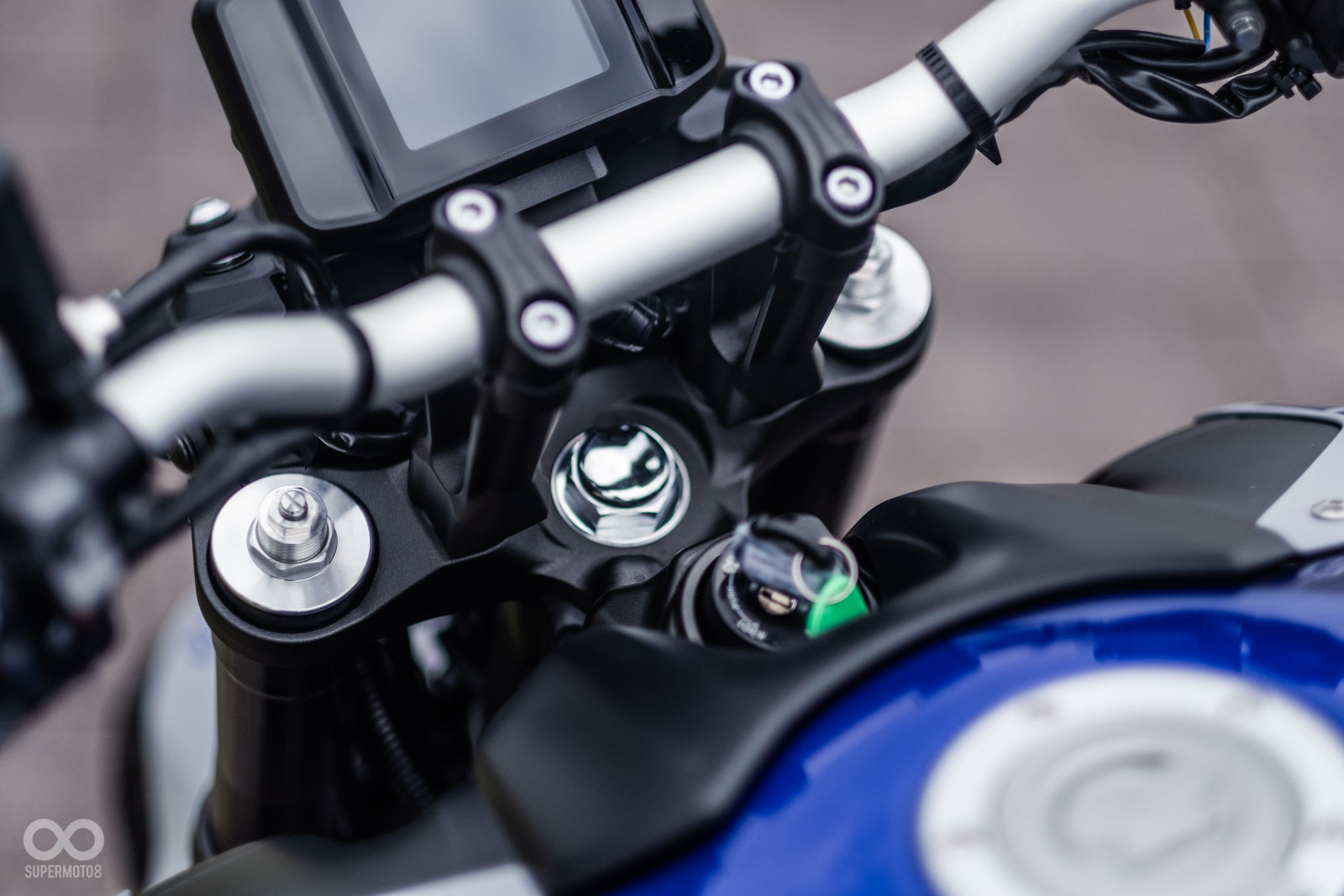 前懸吊具有壓縮、回彈阻尼可調