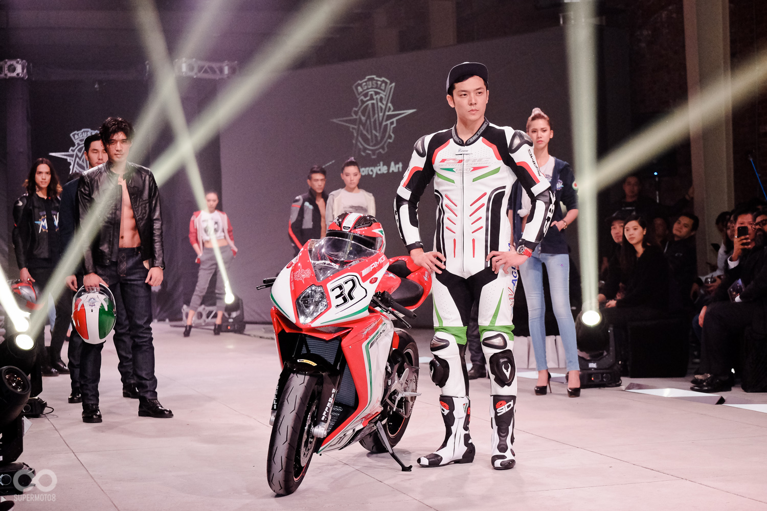 今晚發表會的重頭戲 F3 RC 的代言人 姚元浩。