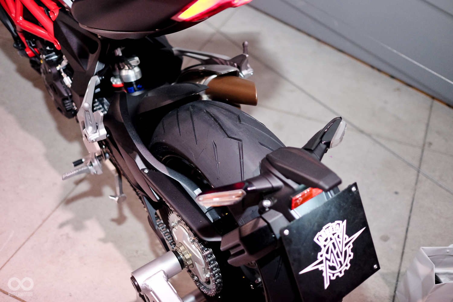 New Brutale 800標配的是PIRELLI不久前最新發表的Rosso III輪胎。