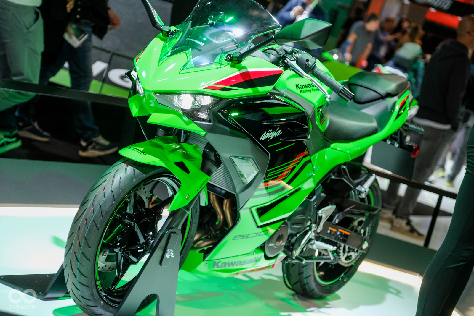KAWASAKI Ninja 500仍舊搭載不可調正立式前叉,較為可惜