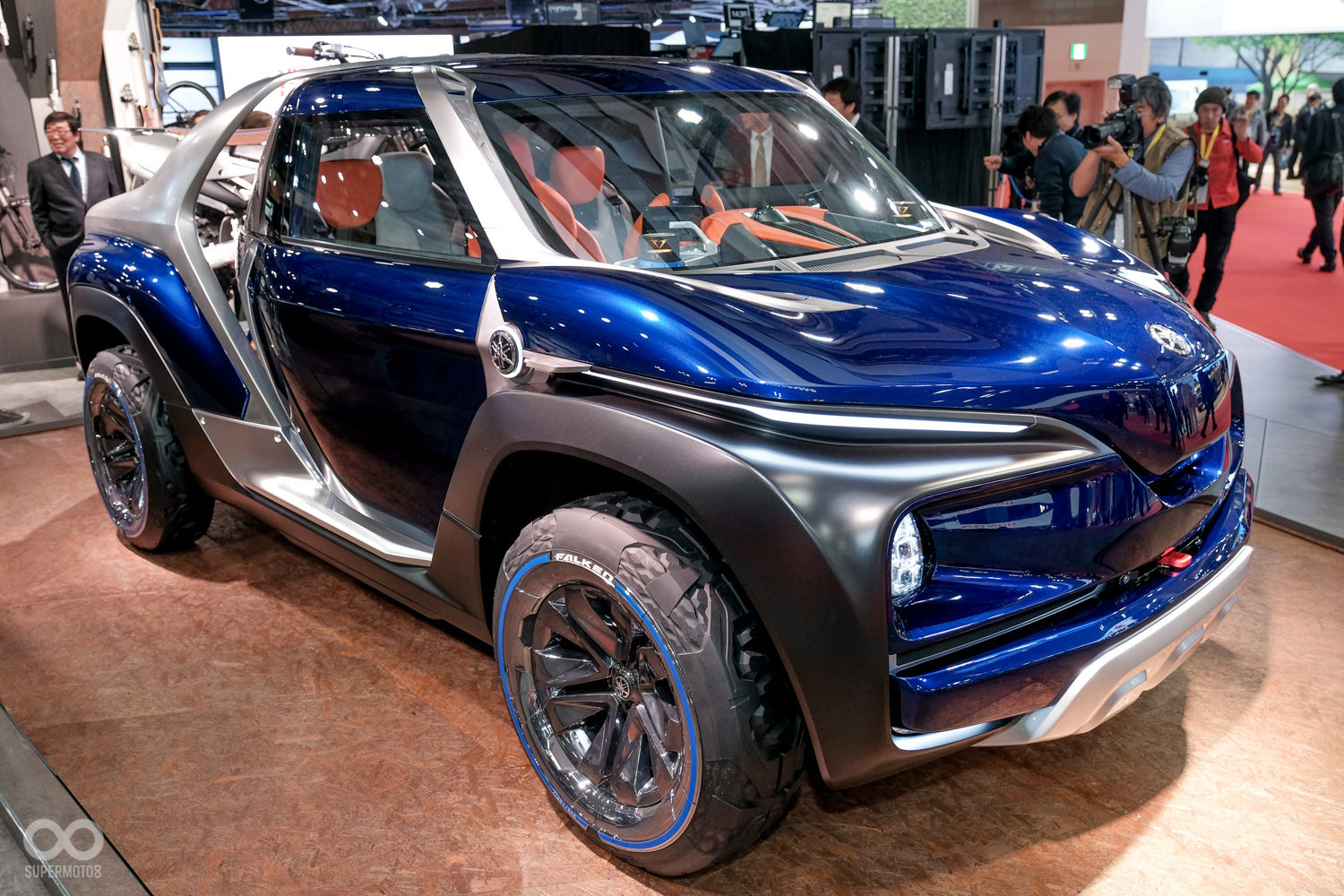 今年東京車展再加碼推出新的概念汽車Cross Hub Concept，令人意外的是，原本以為會是一輛四人座轎車或是另一款跑車，沒想到卻是一輛擁有鮮明肌肉線條的皮卡