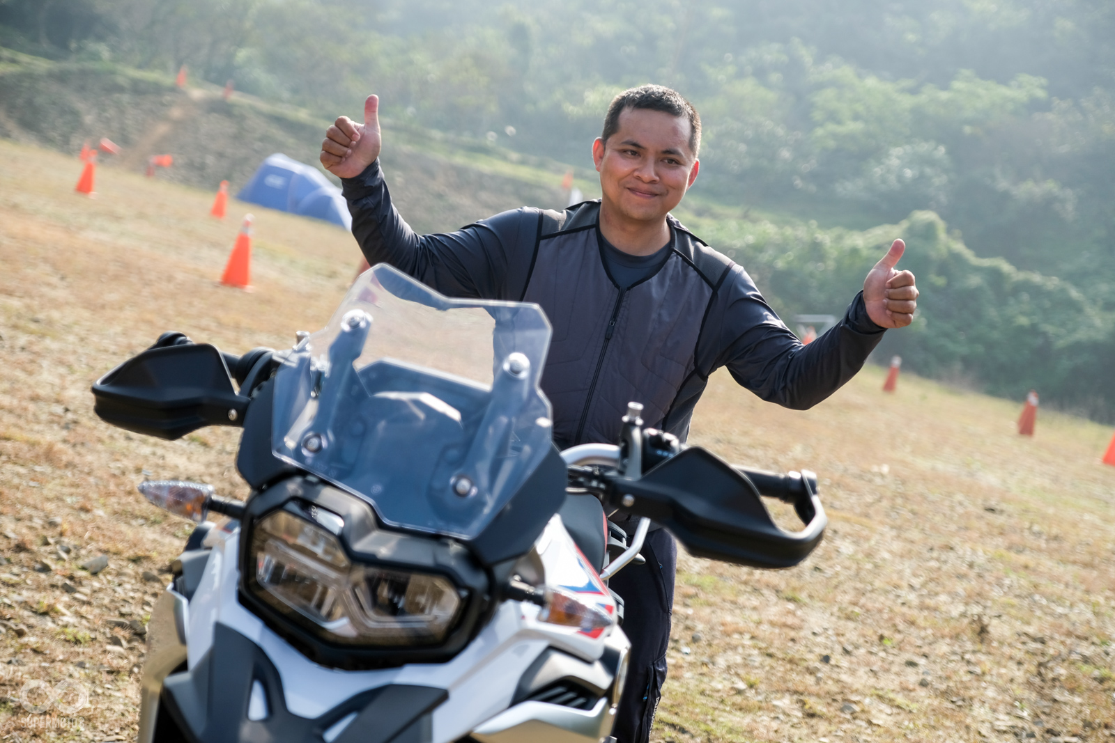 車主們完成挑戰,拍照留念