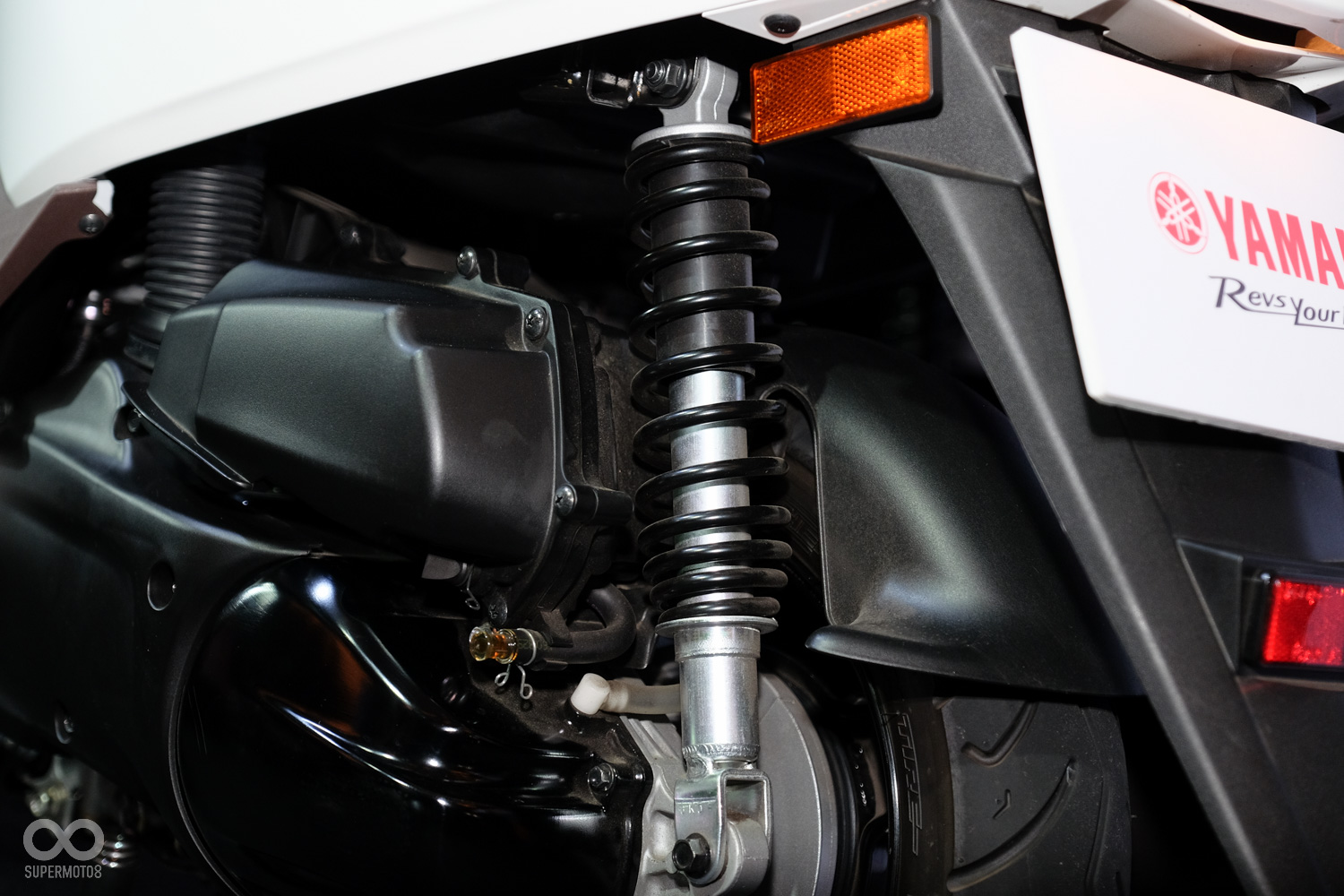 原廠後懸吊為單槍設計