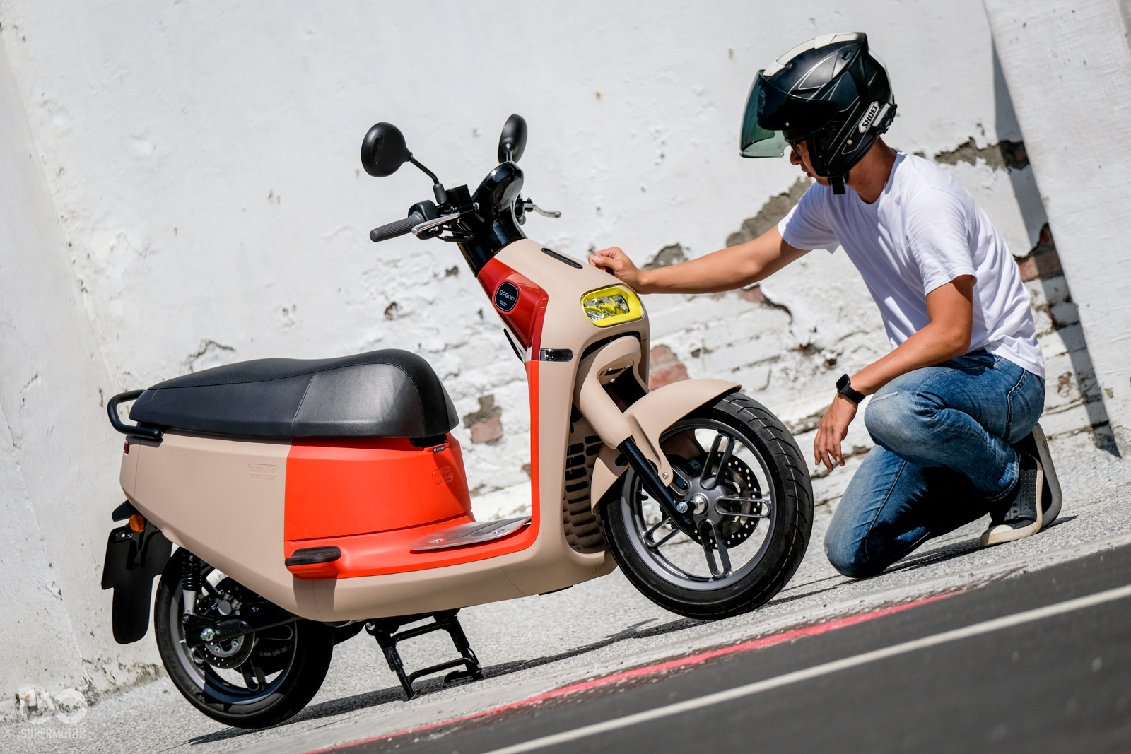 未上漆的車殼成為國內機車界較少見的設定