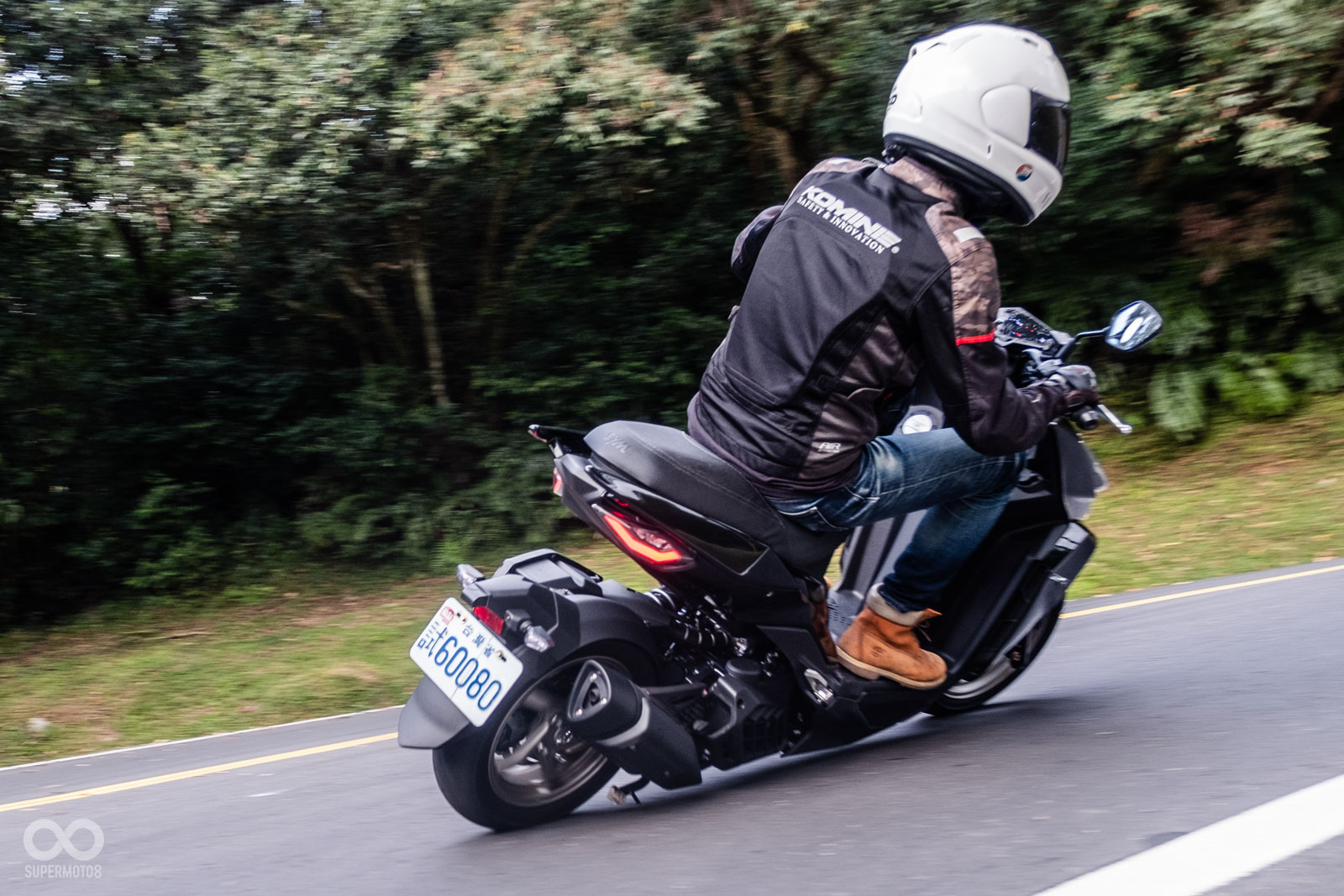 彎道中DRG 158不論是車身穩定性，還是傾倒速度都讓人相當驚豔