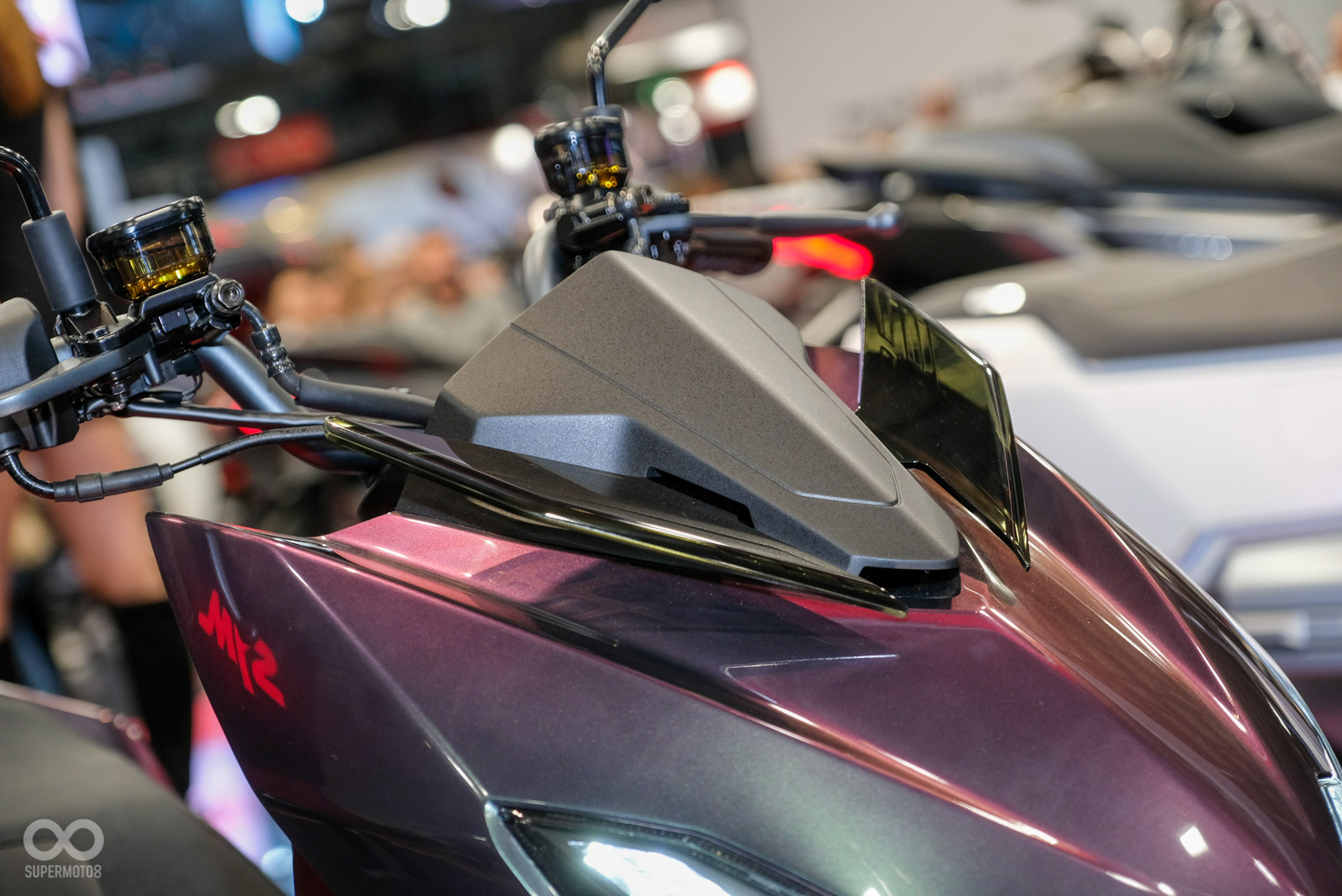 直立式的翼片,讓DRGBT看起來更殺更帥氣