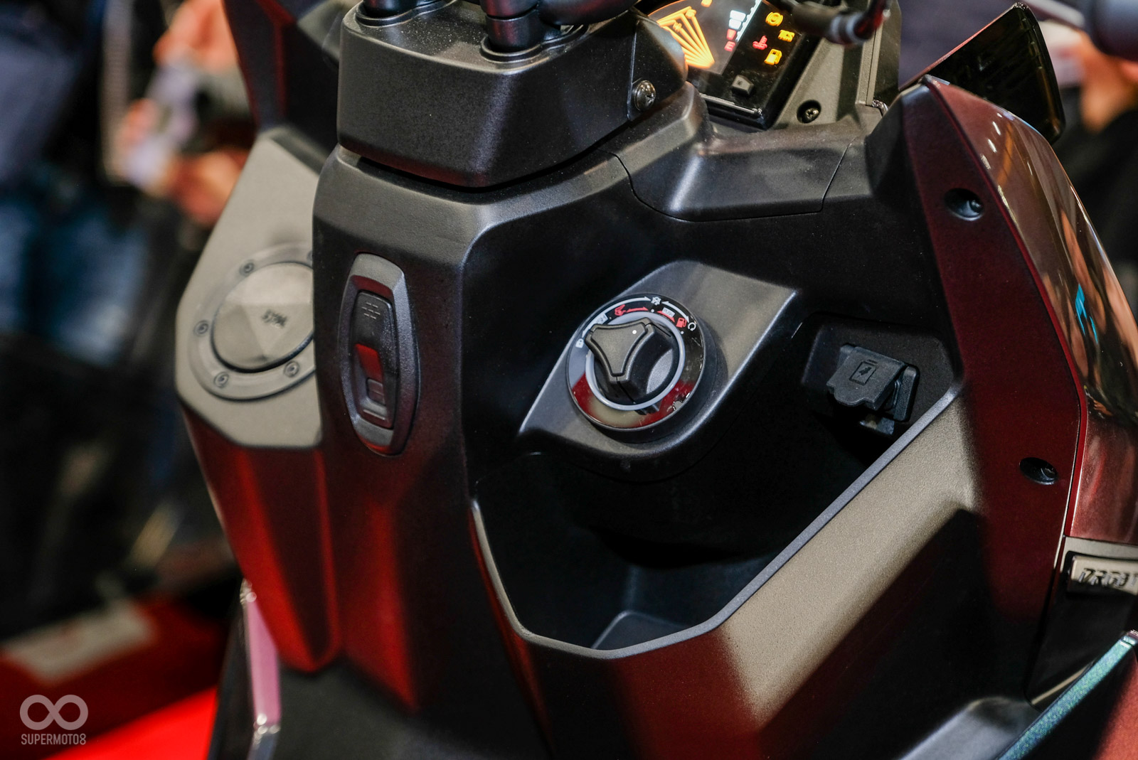 米蘭車展上的DRGBT依舊有便利的KEYLESS系統,但認證車款似乎出現有搭在,無搭載兩版本