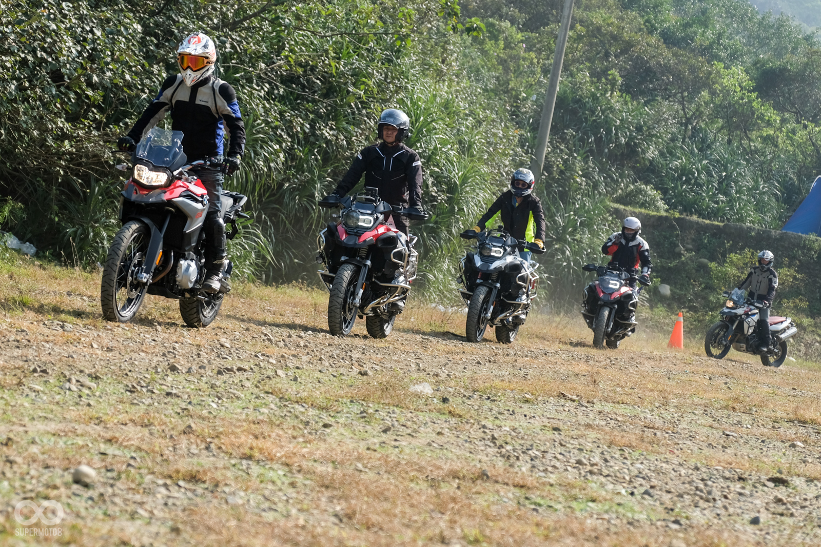 理論課程結束之後,學員們也在教官的帶領下,上車實際演練動作