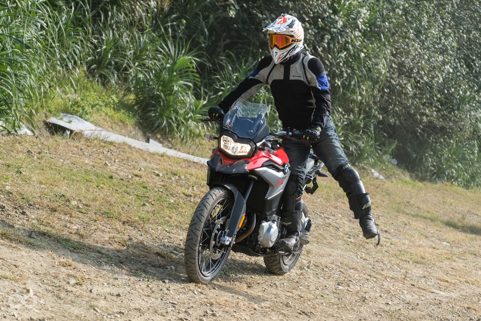 上車演練除了是讓學員熟悉車輛在off-Road路面上的路感之外,另一方面也讓學員挑戰自己的平衡感以及克服心理障礙和恐懼