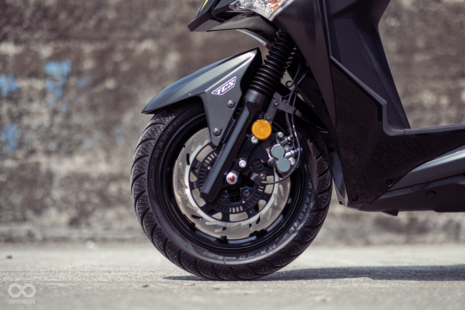 260mm煞車碟搭配雙活塞卡鉗，視覺效果有如改裝車，升級的ABS系統也可以進一步降低煞車距離