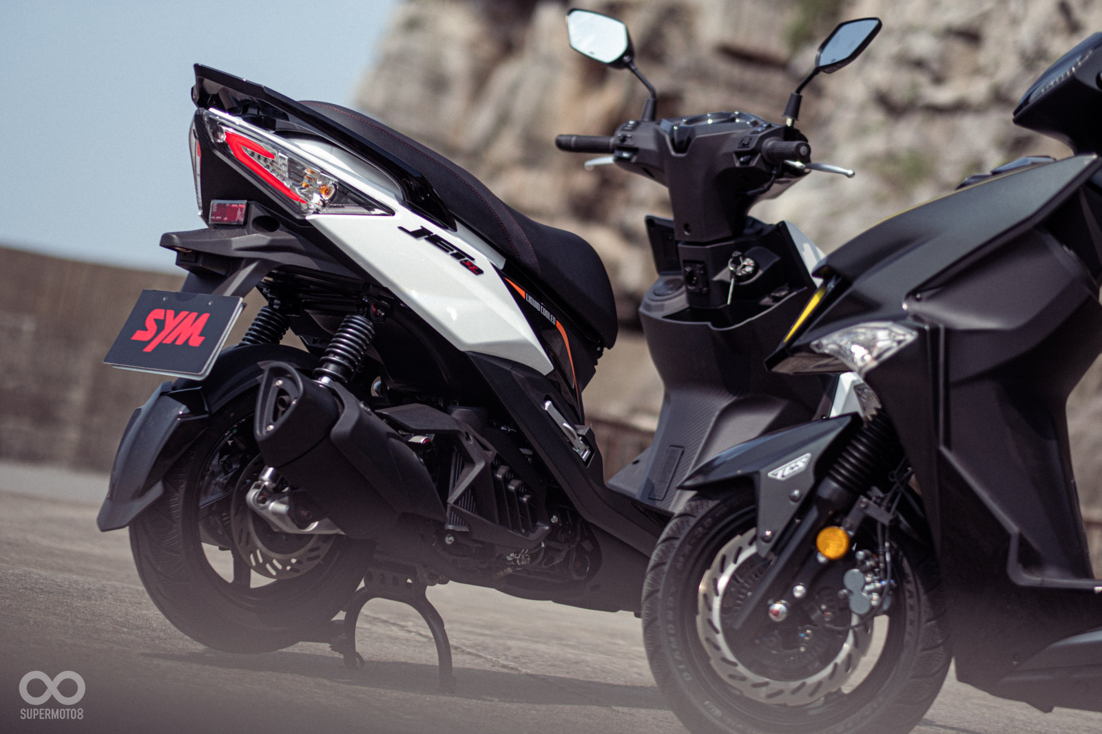 不只新加入TCS提升安全性，SYM也針對ABS系統更新，帶來更短的煞停距離