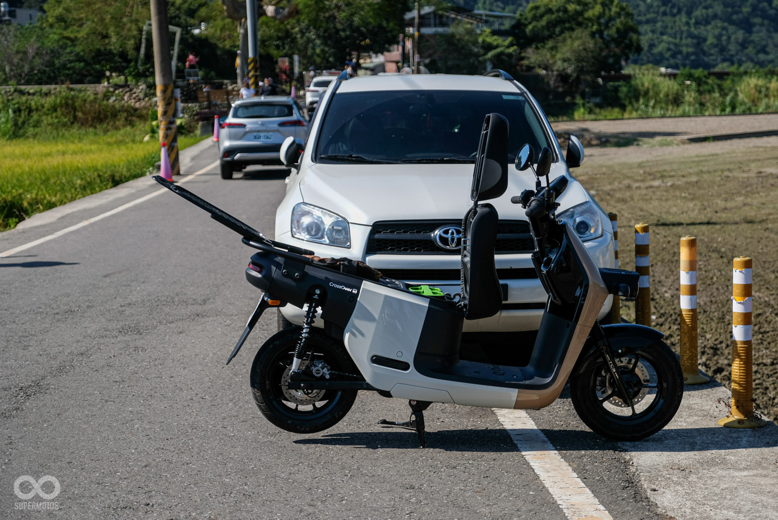 如果在窄巷、停車場中，取物需要特別注意
