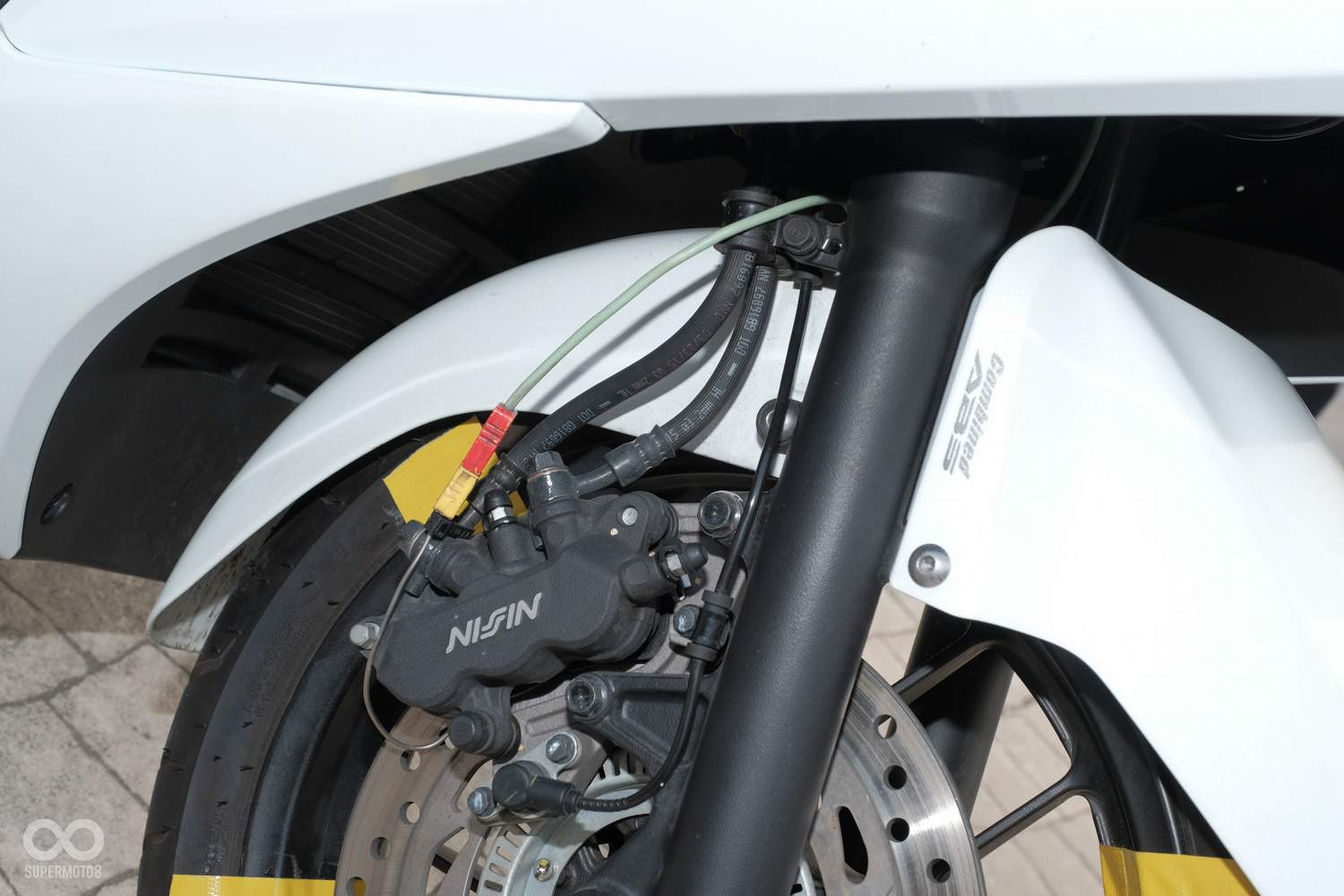 來令片內埋有溫度監測儀，確保測試時能維持在工作溫度的範圍內