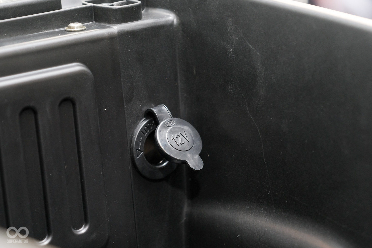 車廂內同樣具備了12V電源供應插座