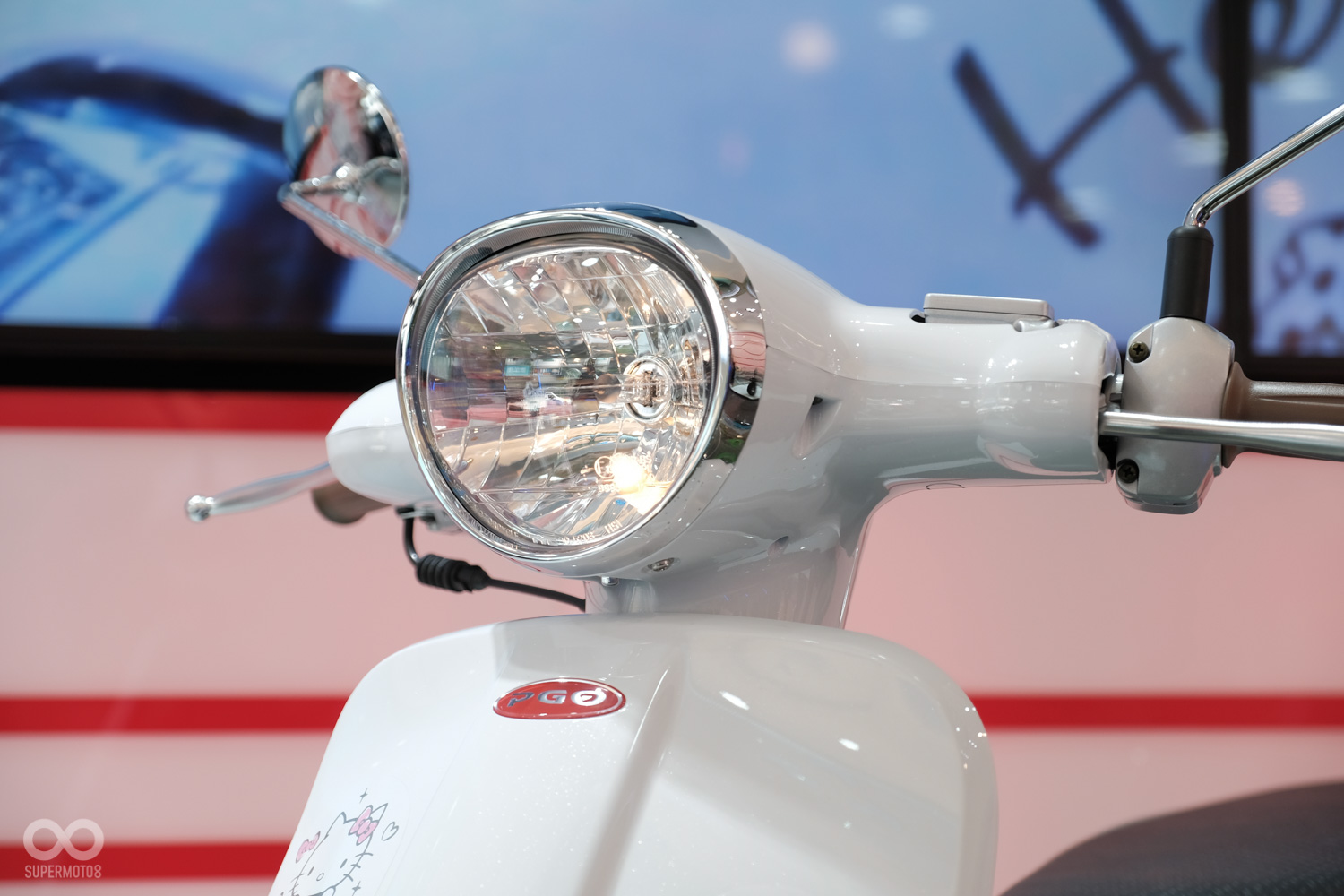 頭燈並沒有如同先前車系使用LED頭燈,這點有些可惜