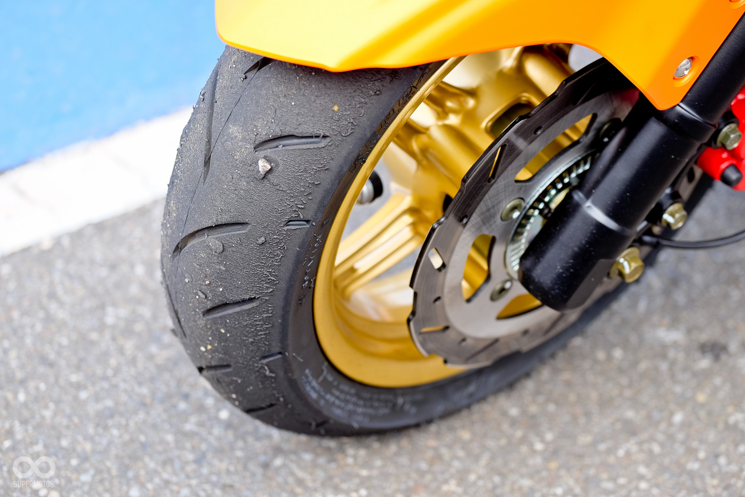 幾圈下來KENDA K702熱溶胎已經溶出不少胎削