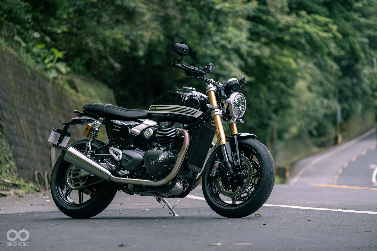 前後懸吊配色相當高調