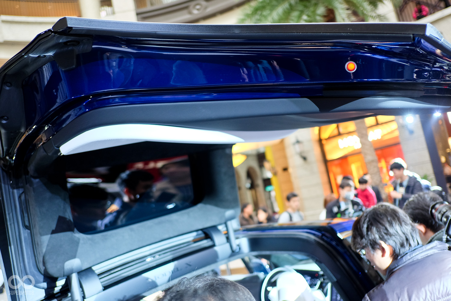 雖然在影片上看過，但實際現場體驗電動歐翼開啟還是相當療癒