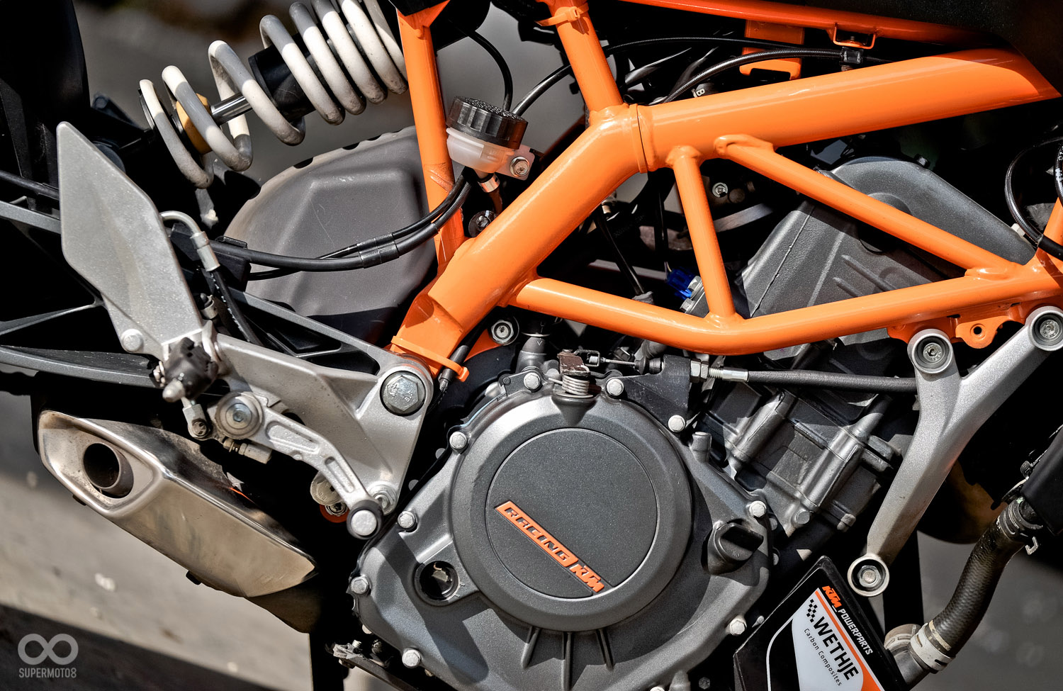 390 DUKE的引擎重量僅36kg。