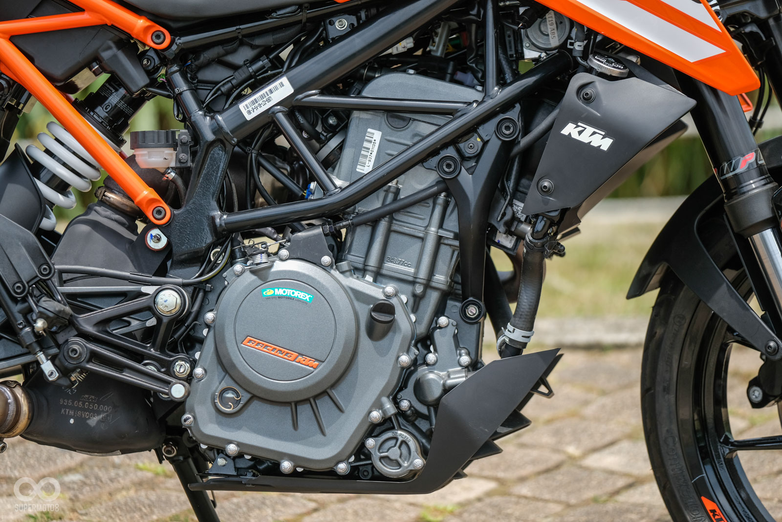 KTM 250 DUKE擁有248.8 c.c.單缸水冷引擎,最大馬力與扭力分別為31PS@9,000rpm與25Nm@7,250rpm