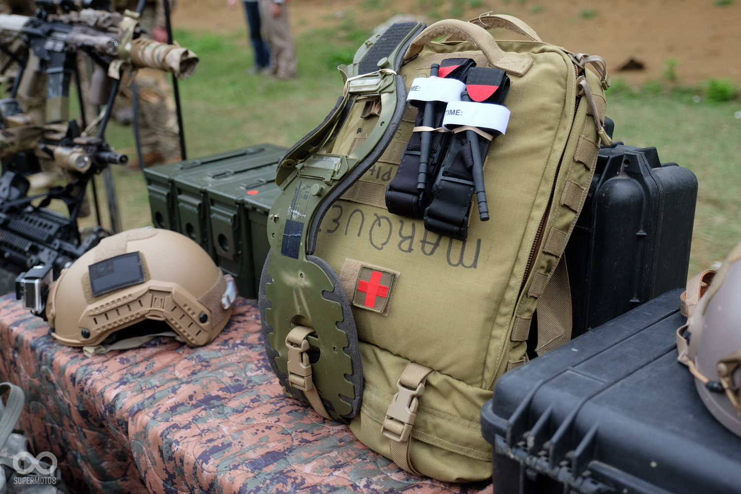 但是擔架急救醫療包這些配備可都是貨真價實的正品