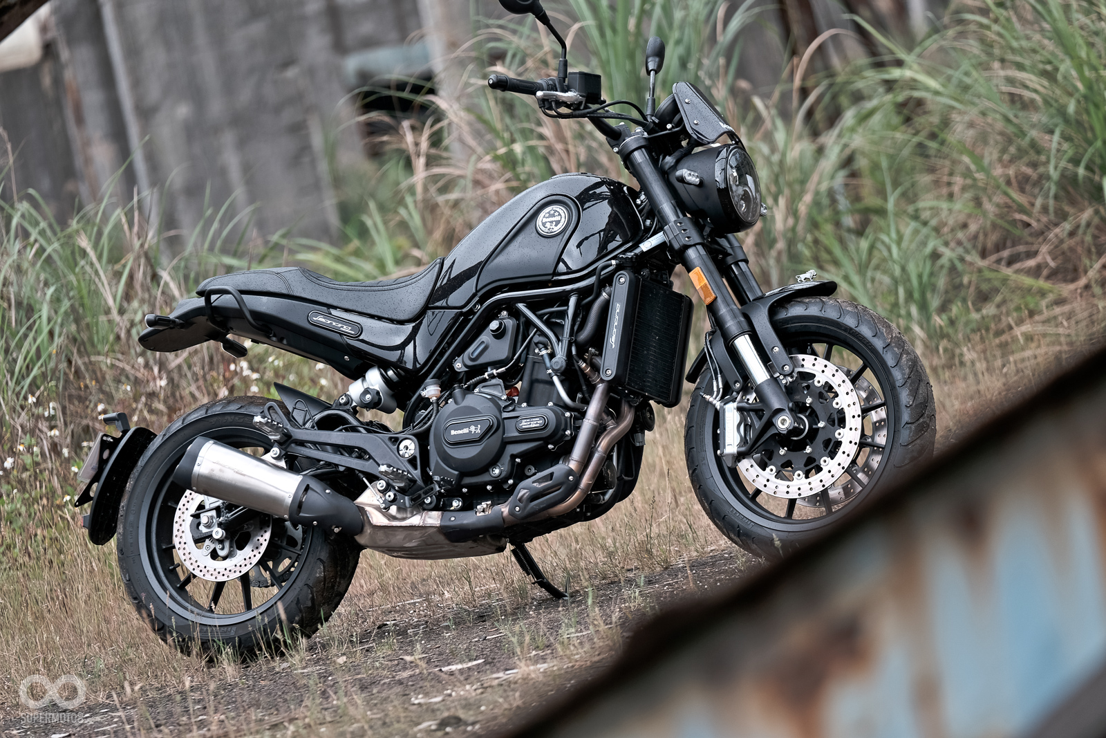 優異的配備下,Benelli Leoncino 500重量同時也增加不少