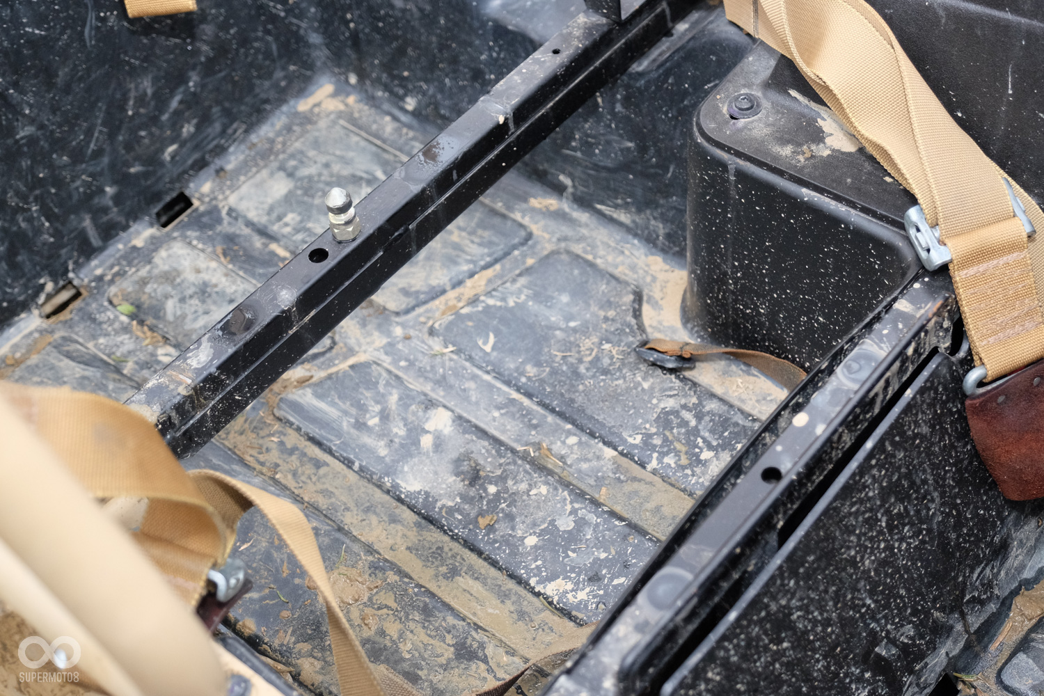 車上多處使用卡榫與快拆機構,方便迅速拆裝部件