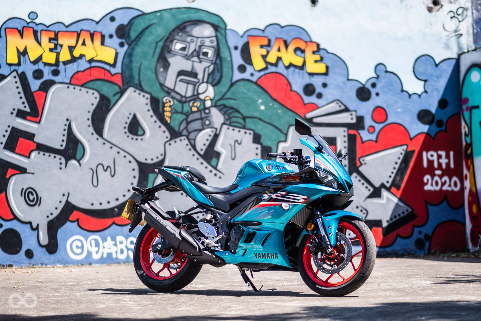 有如街頭塗鴉一般全新車色的2021 YAMAHA YZF-R3