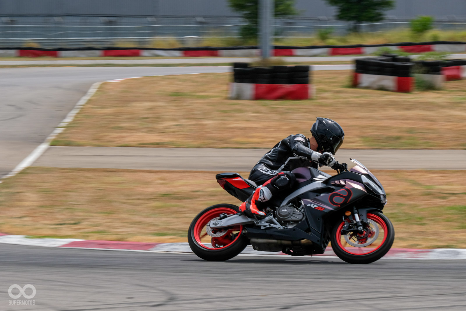 Aprilia RS457的鋁合金雙梁式環抱車架給予騎士滿滿的操控信心
