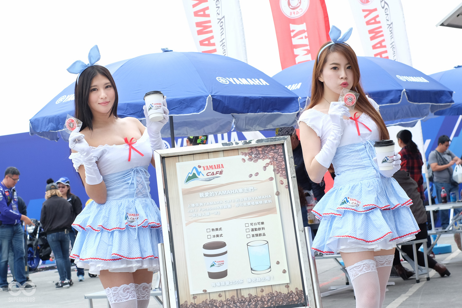 YAMAHA CAFE也開到了現場,只要與美美的SG拍照打卡便能獲得一杯香濃的咖啡,與精緻的小點心