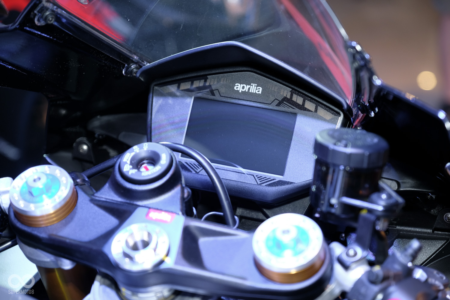 導入全新的TFT全彩多工能儀表版,除了基本的功能之外還新增了藍芽連線功能