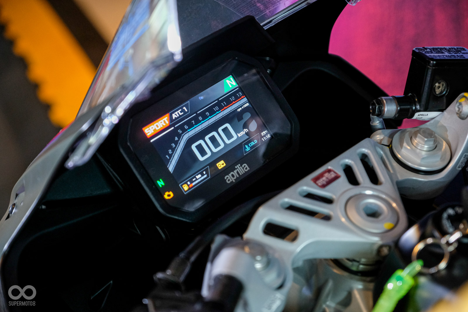 5吋TFT全彩儀表，支援Aprilia MIA系統；也有超豐富的電控配備