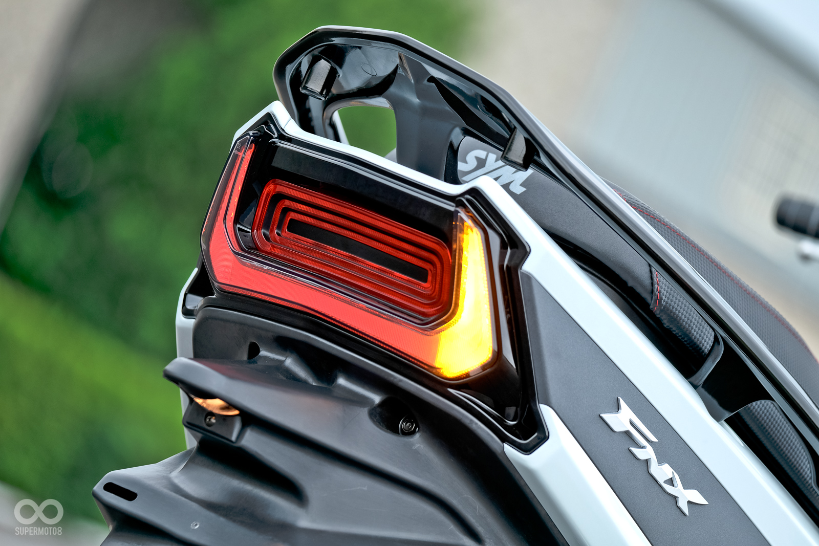 結合方向燈的前、後LED燈組，科技感幾乎可說是國產車之最