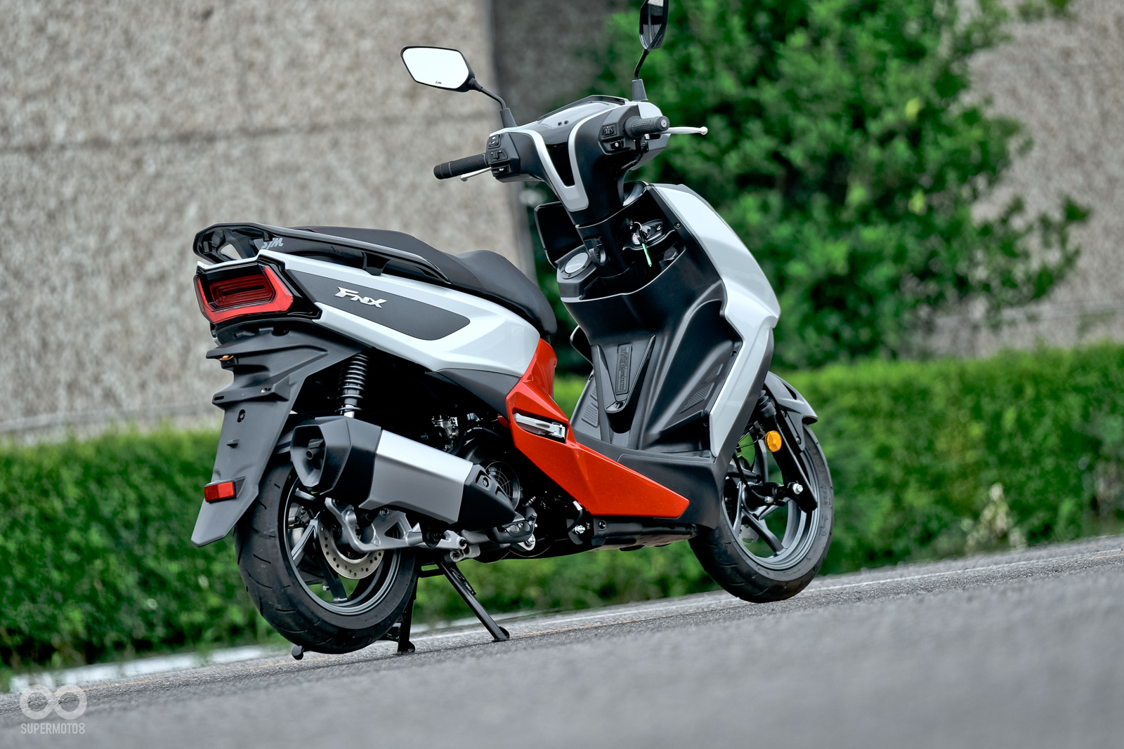 平整化的車尾造型在國產車中的確是較少見的設計。