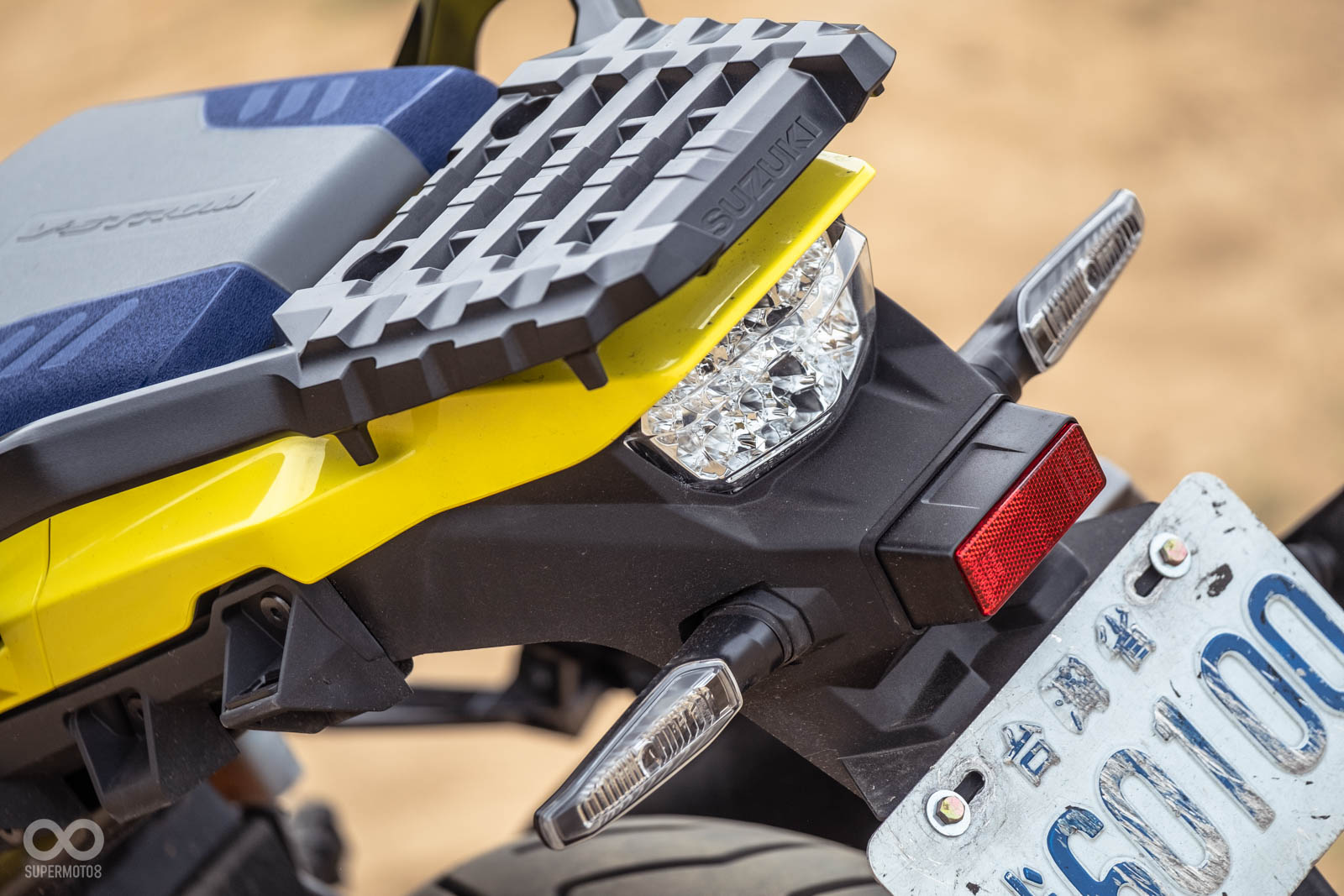 車尾光源一樣是LED