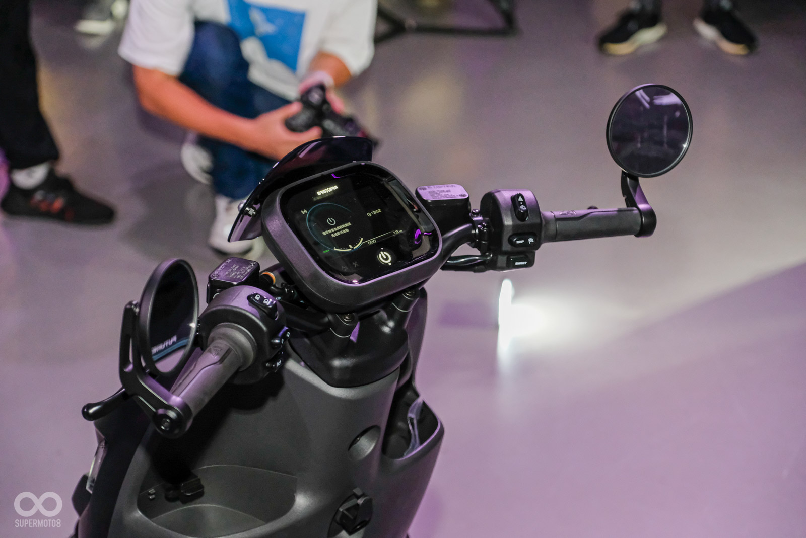 CROXERA 6智慧儀表系統，能支援導航、測速照相提醒、死角預防等功能